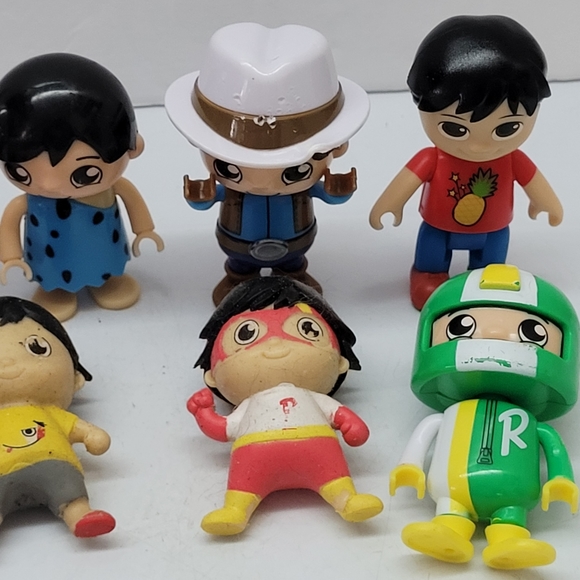 Rare (Lot Of 11) Assorted Ryan's World Action Figures. This lot of 11 assorted R - Picture 5 of 6